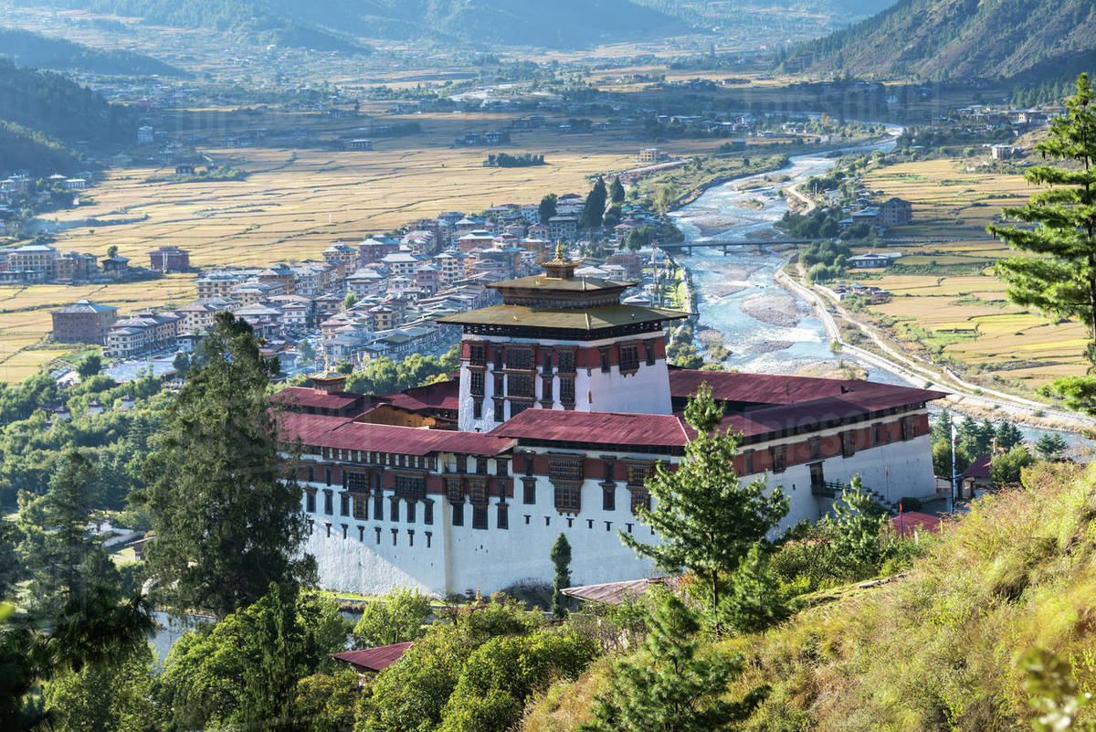 Thung lũng Paro, Thung lũng Paro, sân bay Paro